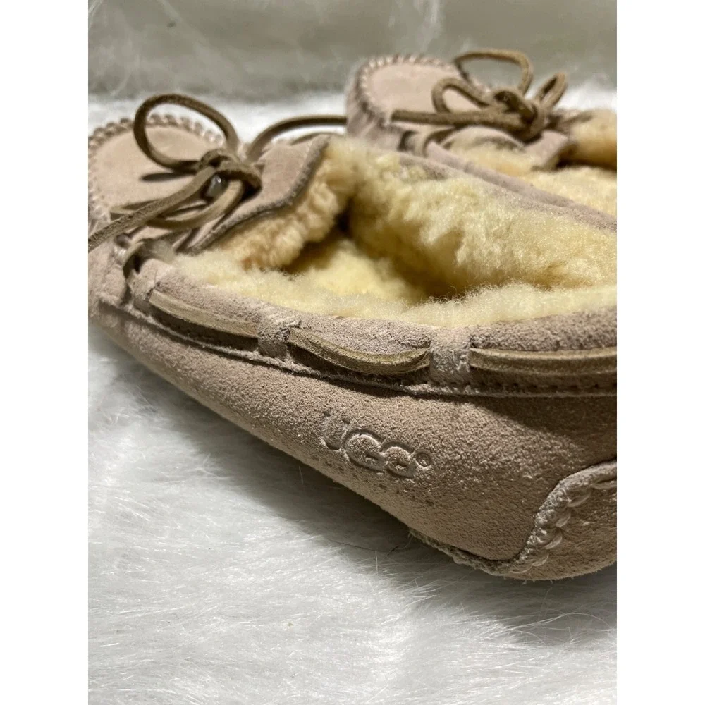 UGG Australia Kids Blush color Suede Sheepskin Moccasin Slippers Size 2 Beige‎